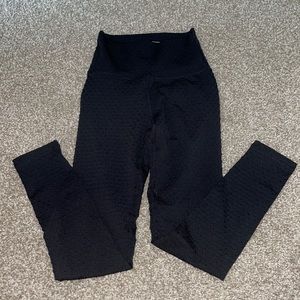 Echt runched butt black texture leggings XS